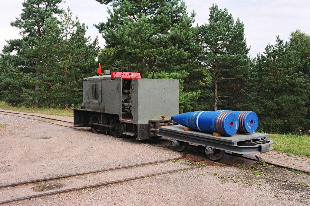 Lokomotiv og ammunisjonsvogn på Kristiansand Kanonmuseum