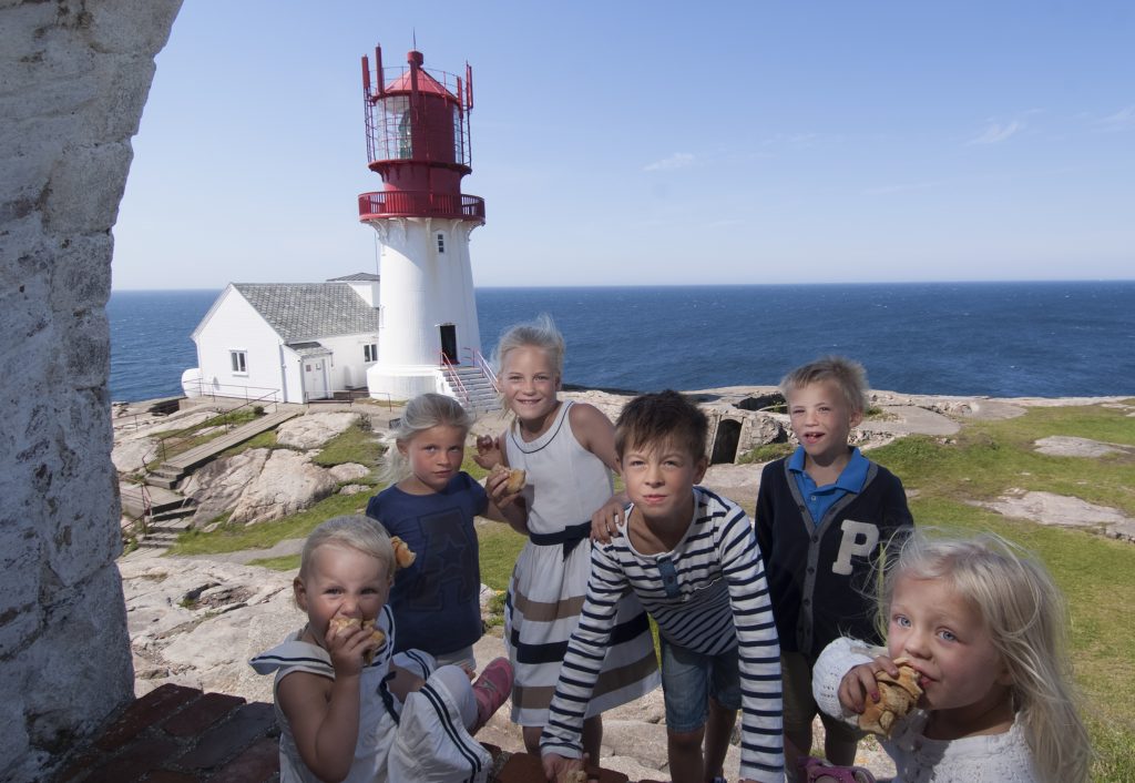 Ta med barna på Lindesnes fyr, Norges sydligste fastlandspunkt. | Foto: Peder Austrud©Visit Sørlandet