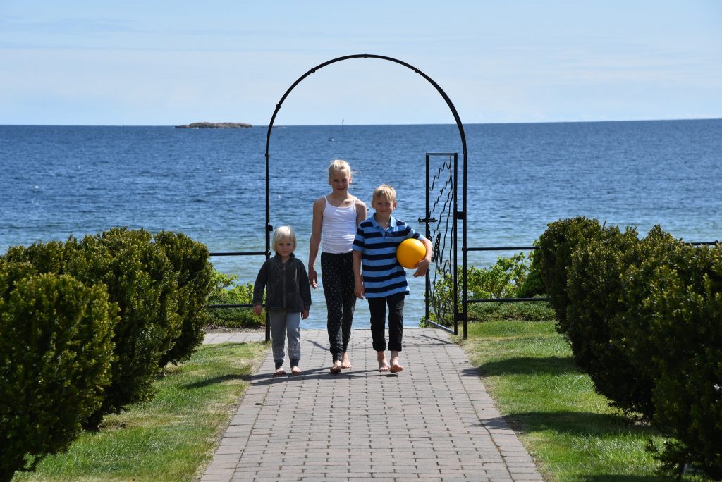 Ungene koste seg på Strand Hotel Fevik. Foto Elisabeth Høibo@Visit Sørlandet