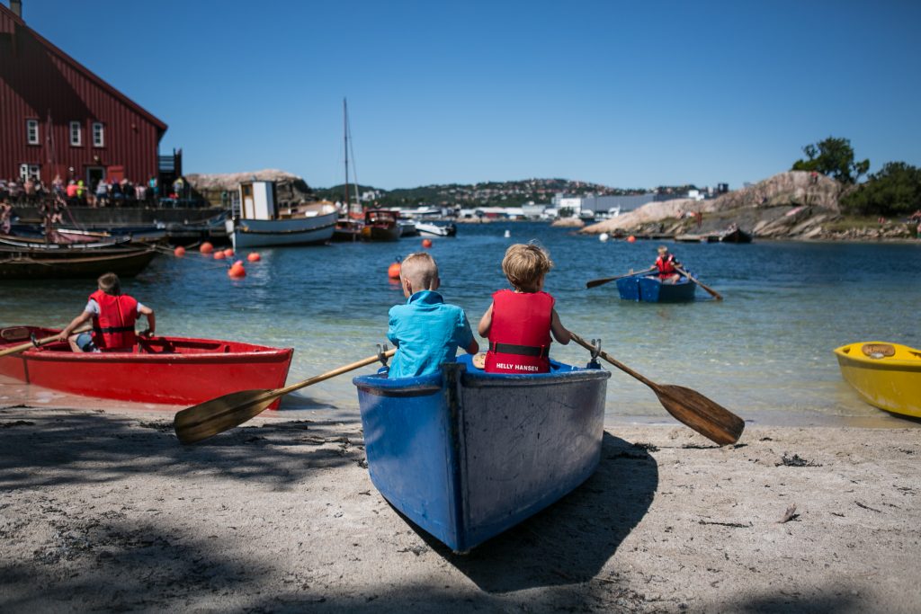 Meld deg på kurset Sørlending for en dag, og lær deg å ro. Foto: Adam Read©Visit Sørlandet