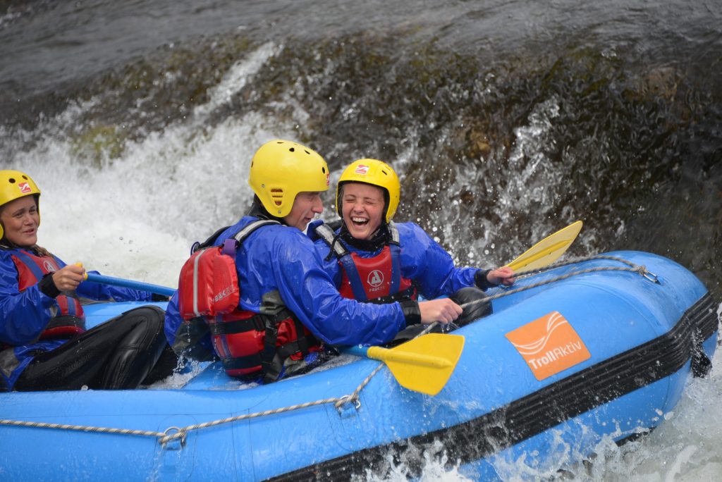Rafting med TrollAktiv på Evje er garantert moro for en tenåring som liker action. Foto: TrollAktiv