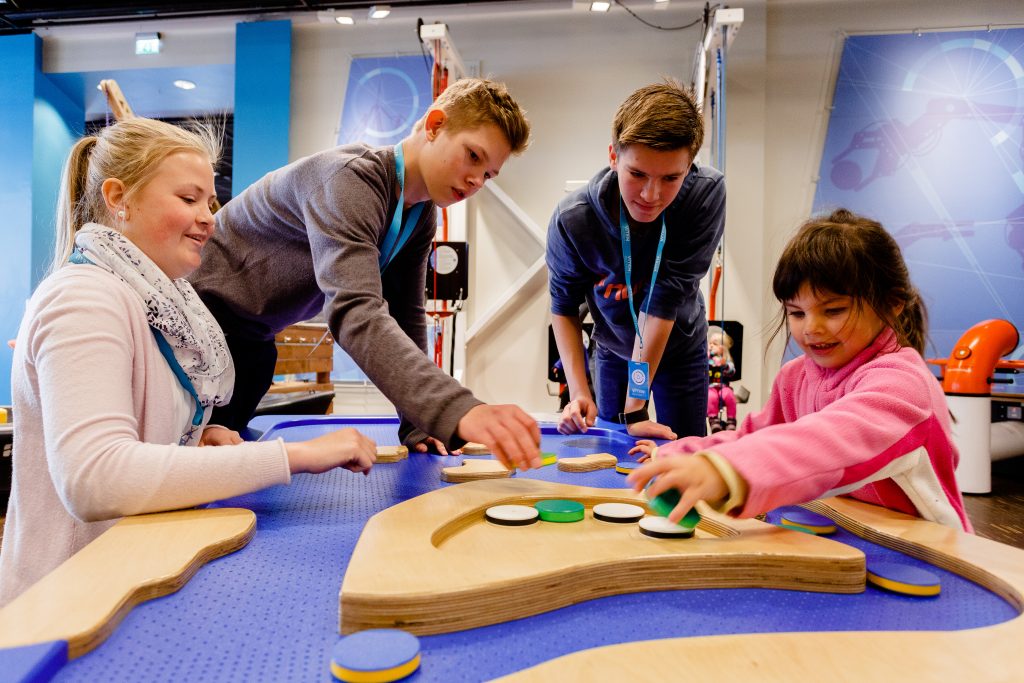 Vitensenteret i Arendal har ekspirimenter og utfordringer til hele familien. Foto: Haakon Sundbø