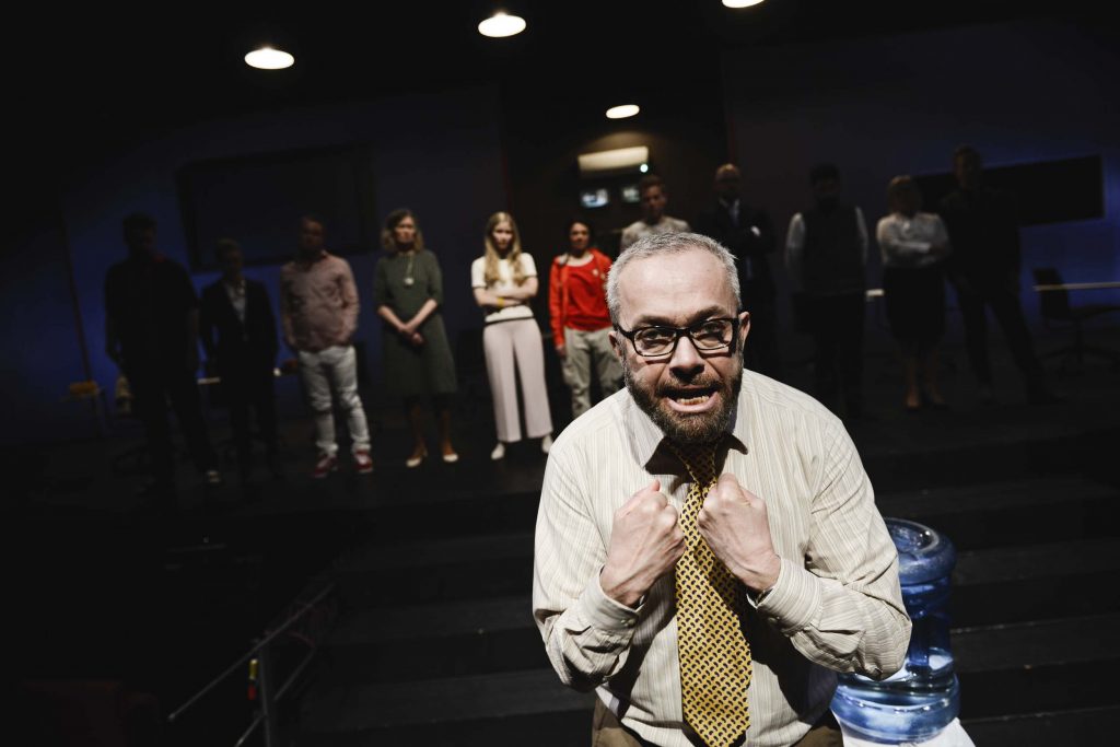 Juryen - 12 edsvorne i Kilden Teater og Konserthus i Kristiansand Foto: Jacob Buchard