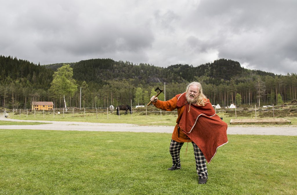 Lær mer om vikinger på Tingvatn fornminnepark. Foto: Adam Read©Visit Sørlandet