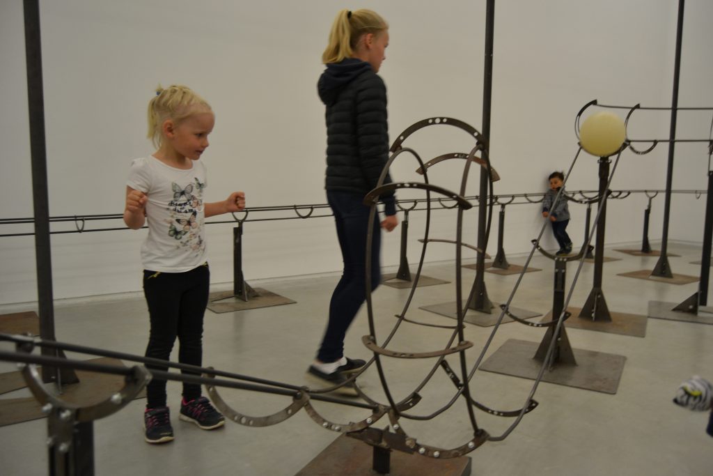 Følg din egen kule på Sørlandets kunstmuseum. Foto: E. Høibo©Visit Sørlandet