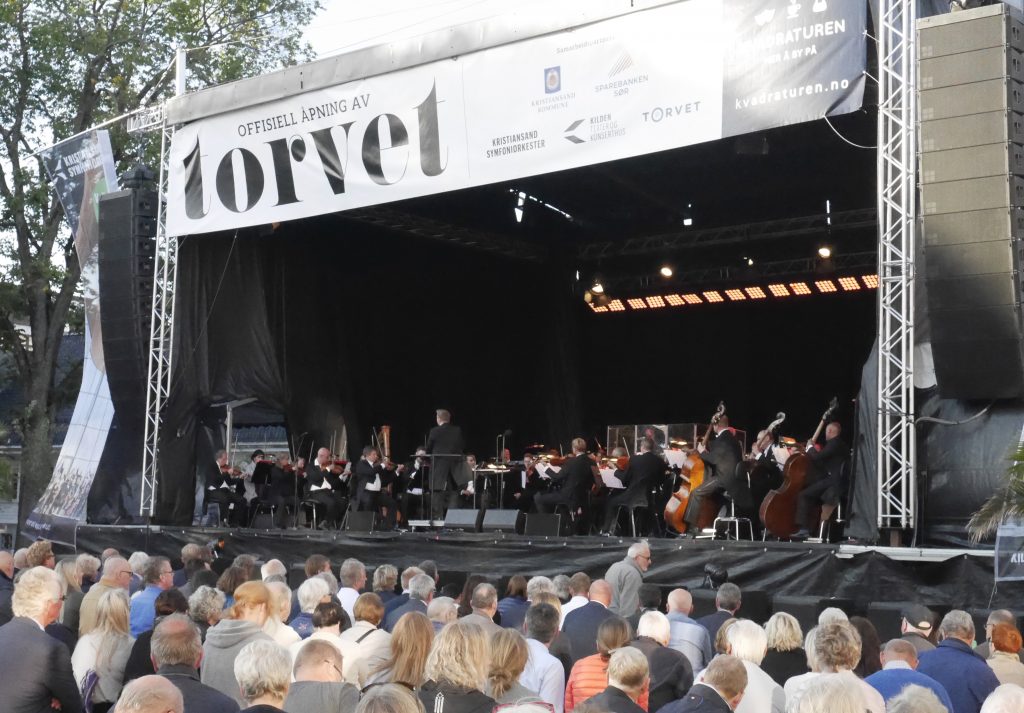 Kristiansand Symfoniorkester på åpningskonsert på Torvet i Kristiansand