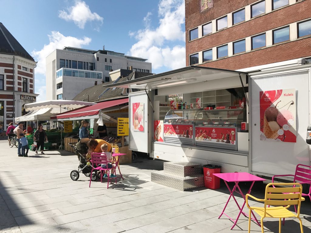 Torvhandlere på Nedre Torv i Kristiansand