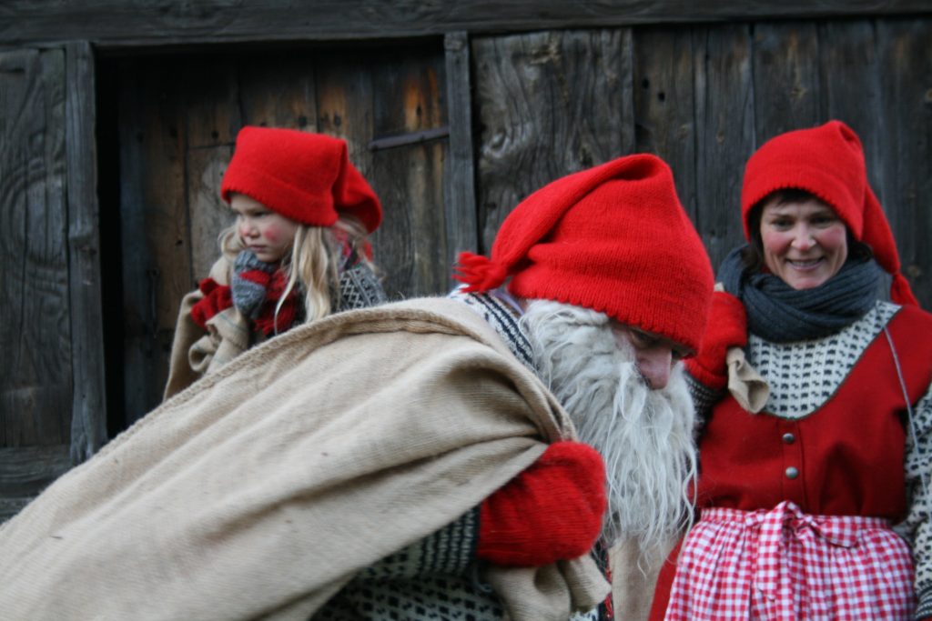 Kanskje kommer nissen? Foto: Kristiansand museum