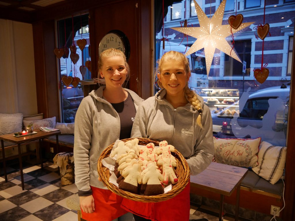Hyggelig betjening og gode kakemenn fra Dampabgeriet i Kristiansand. Foto: E. Høibo©Visit Sørlandet