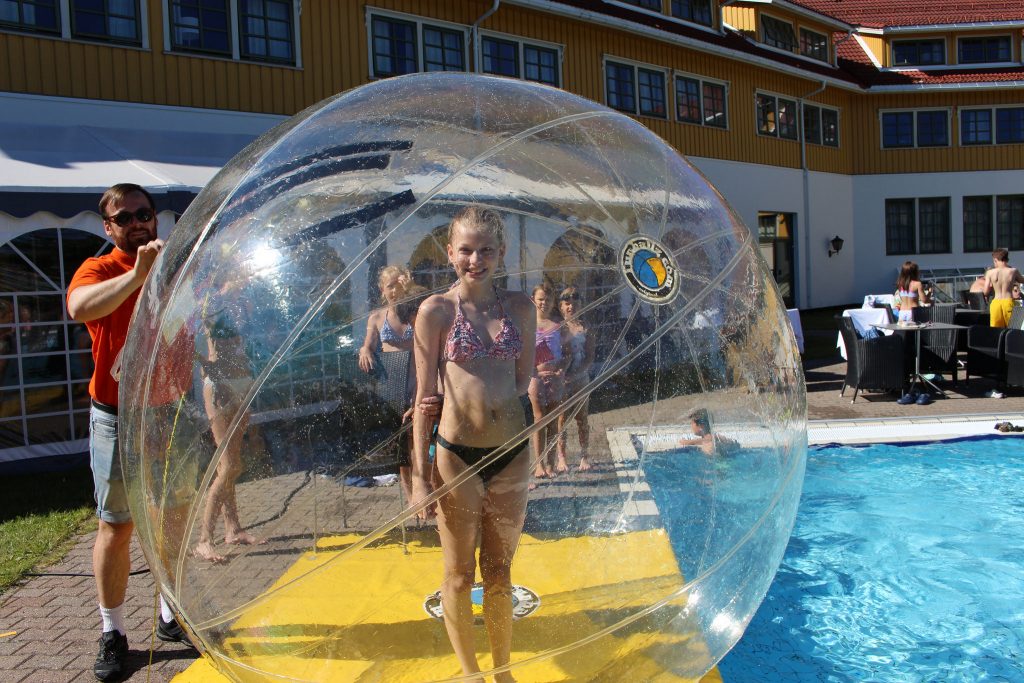 Gigantisk badeball på Scandic Sørlandet