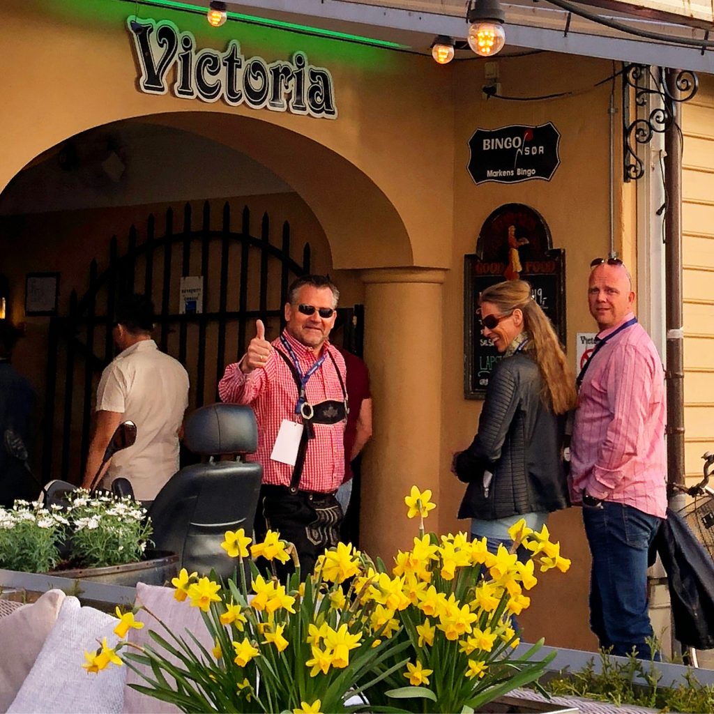 Beer Walk Kristiansand på vei inn til Victoria pub i Markensgate. Foto: E. Høibo©Visit Sørlandet
