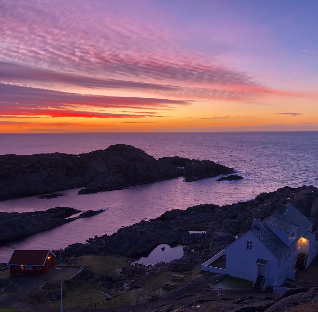 Få med deg fargerike soloppganger helt ute ved havet. Foto: E.Høibo©Visit Sørlandet