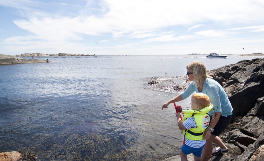 Fisk din egen mat - helt gratis. Foto: Deilig badevann i Grimstad Foto Fiske grimstad Peder Austrud©Visit Sørlandet