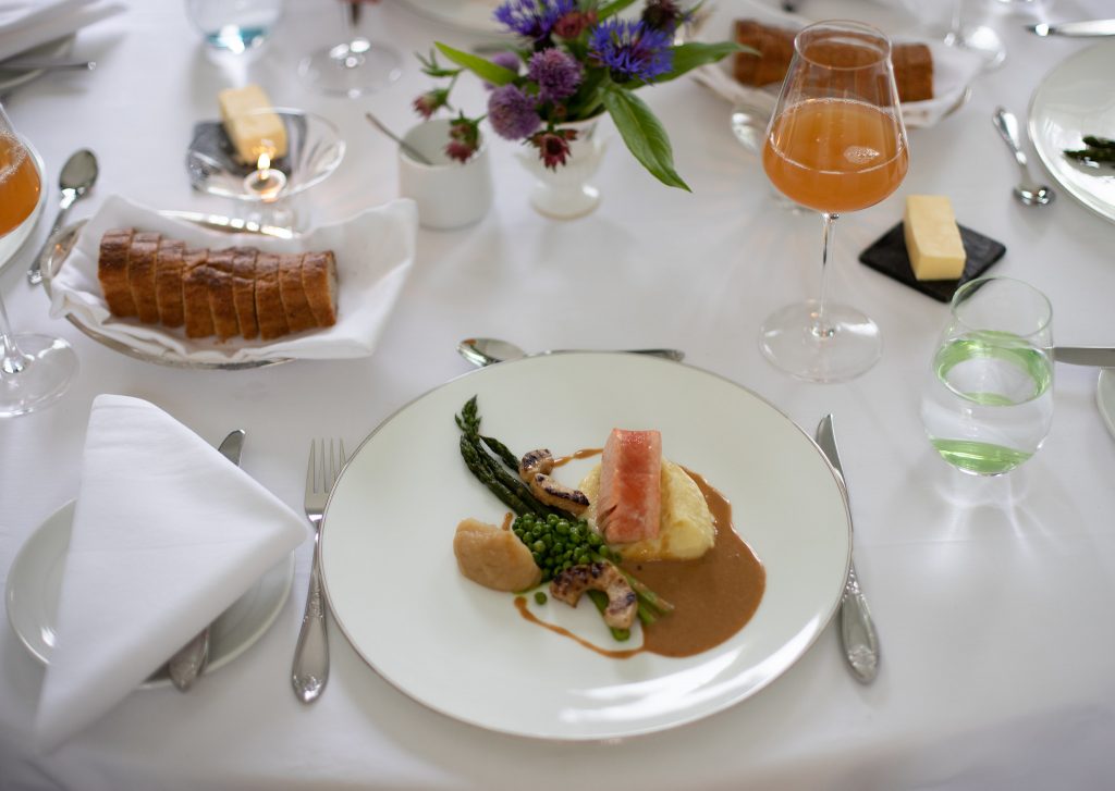 Gastronomiske opplevelser servert på Boen gård Foto Adam Enochsson©Newslab