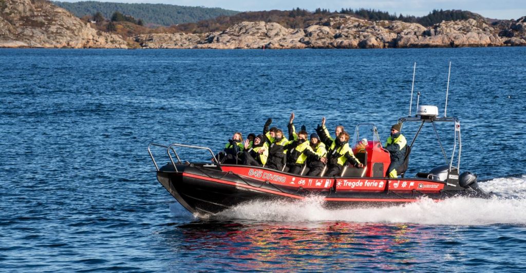 Bli med på en frisk båttur i skjærgården